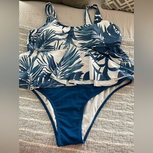 SHEIN Women’s Plus Curve Tankini top size 4x blue floral